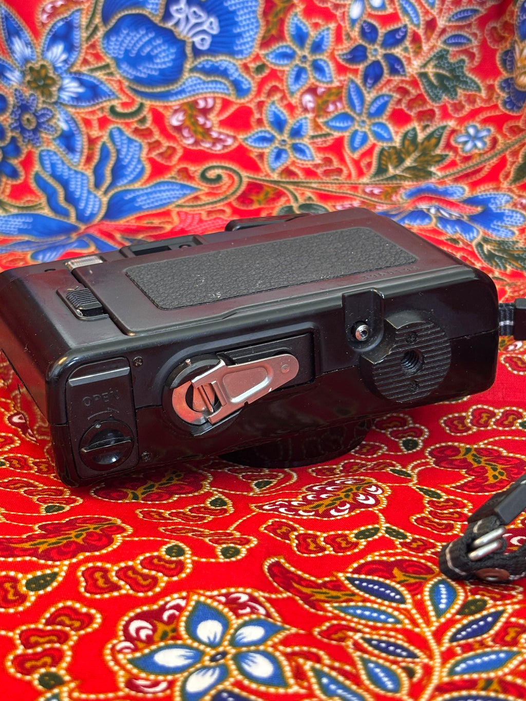 Konica Pop - Noir