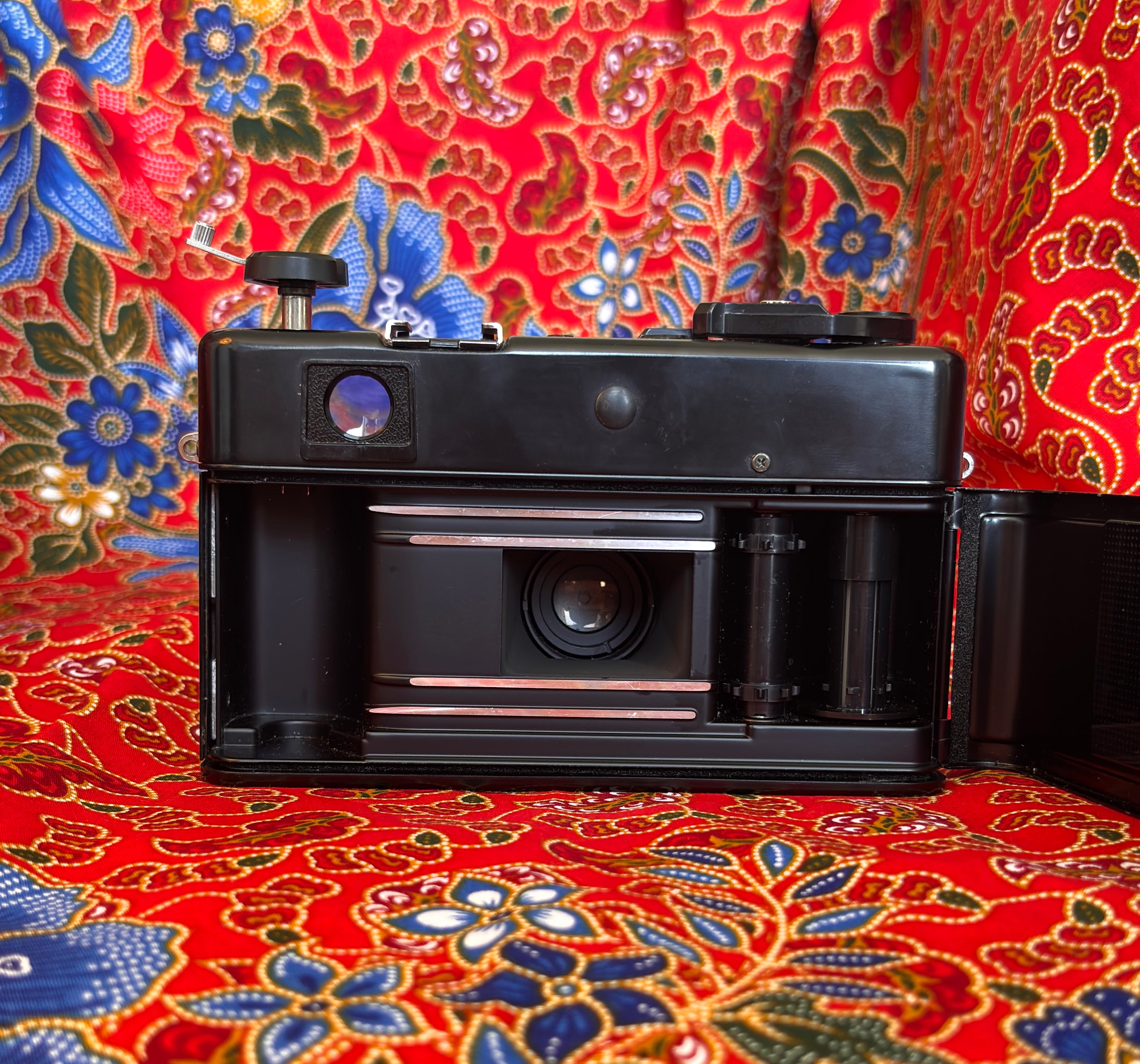 Yashica MG-1